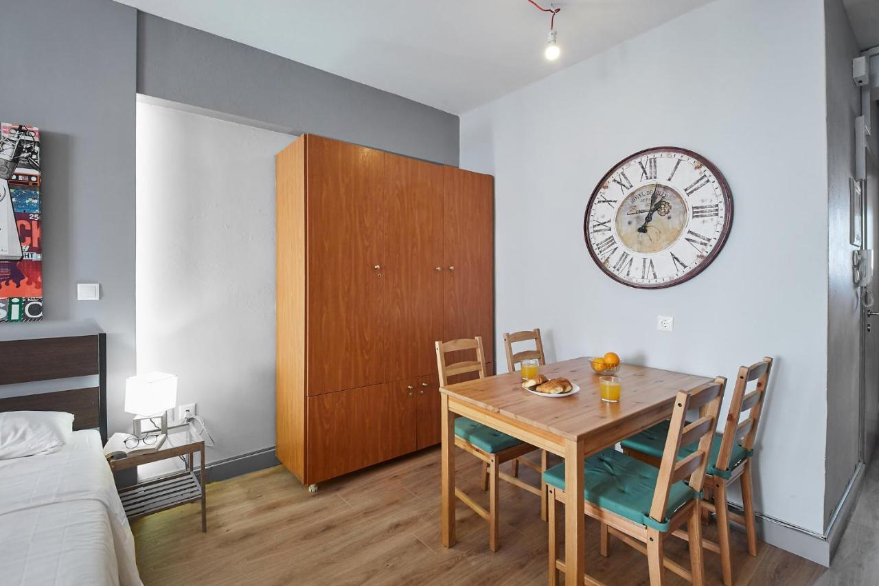 Tostay-Unique Apartment Hotel In Athens Center! ภายนอก รูปภาพ